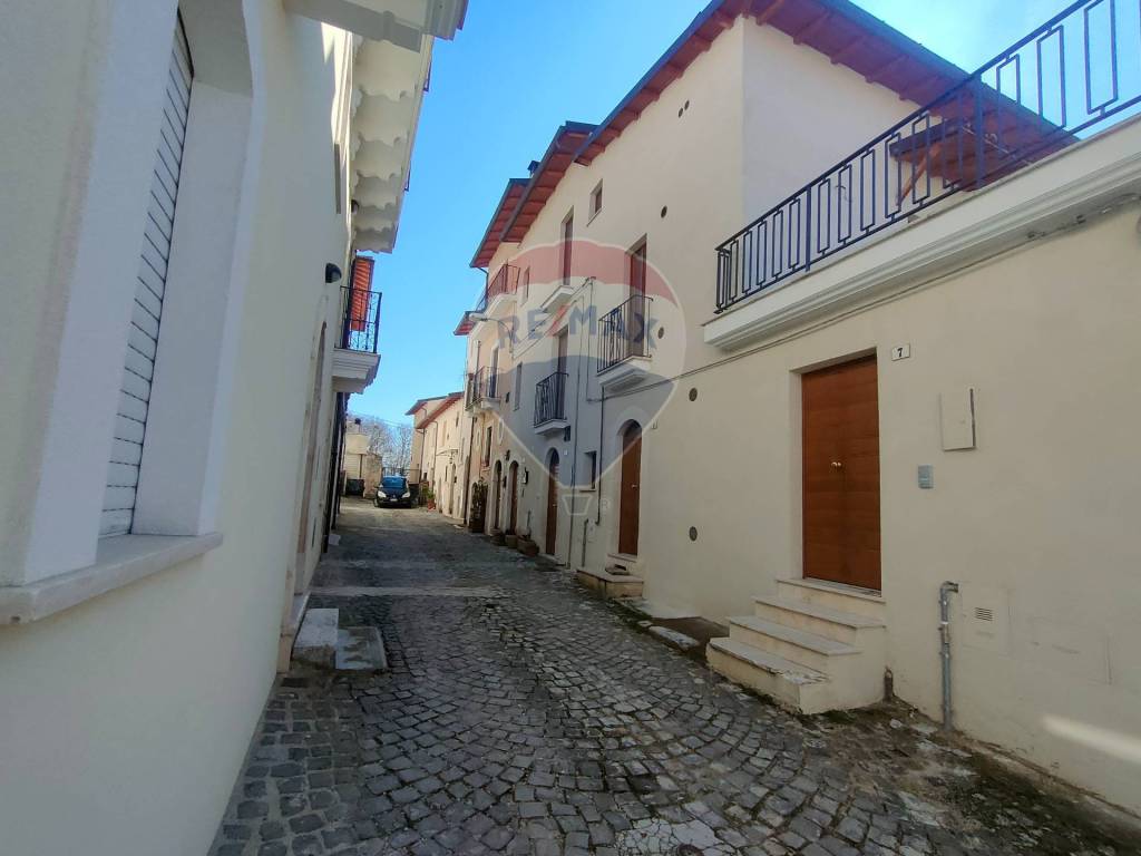 casa indipendente in vendita a L'Aquila in zona Pianola