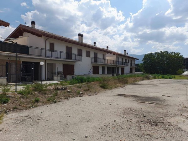 casa indipendente in vendita a L'Aquila in zona Onna