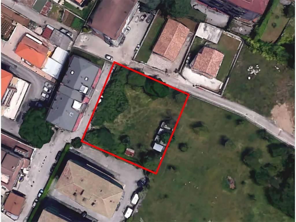 terreno edificabile in vendita a L'Aquila in zona Torrione