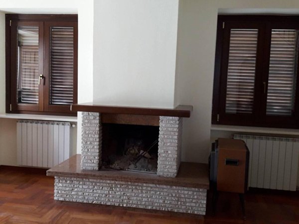 casa indipendente in vendita a L'Aquila in zona Assergi