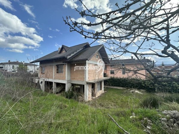 casa indipendente in vendita a L'Aquila in zona Paganica