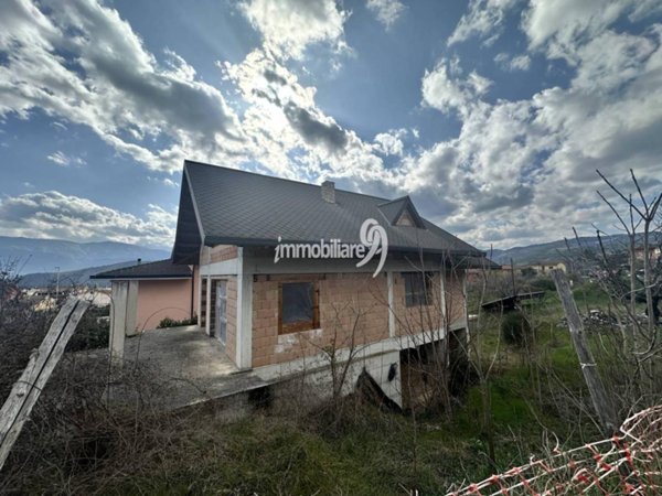 casa indipendente in vendita a L'Aquila in zona Paganica