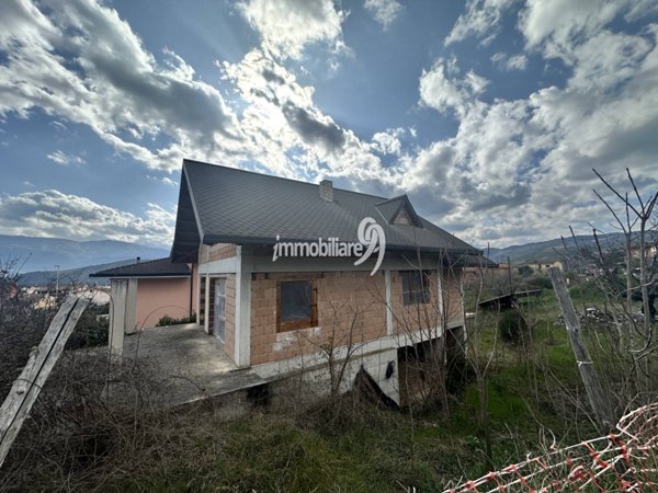 casa indipendente in vendita a L'Aquila in zona Paganica