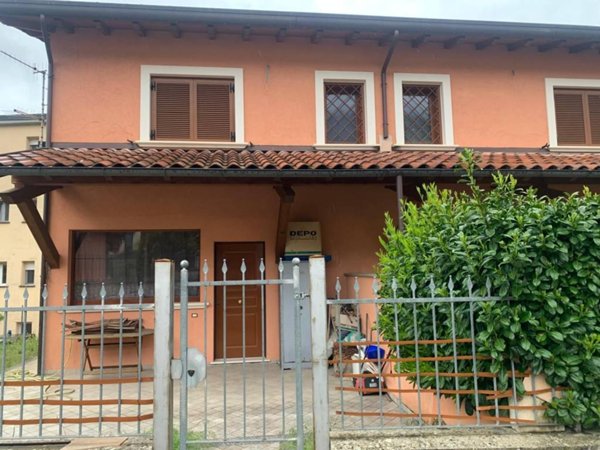 casa indipendente in vendita a L'Aquila in zona Paganica