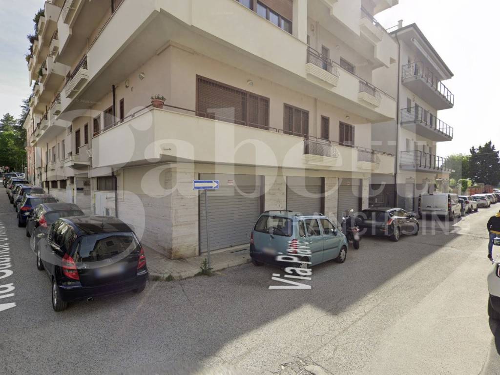 negozio in vendita a L'Aquila in zona Centro Città
