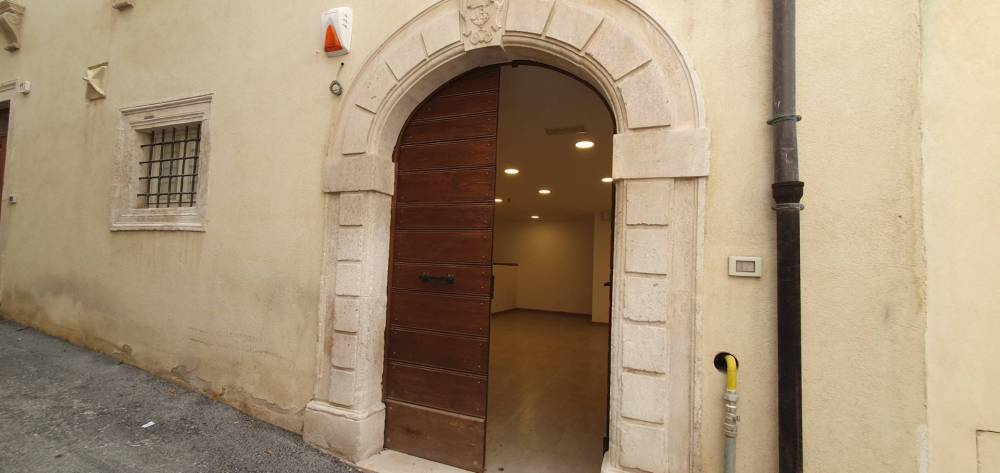 ufficio in vendita a L'Aquila in zona Centro Città