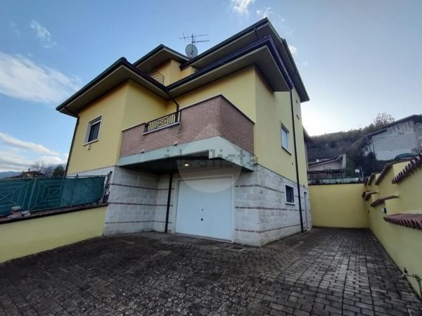 casa indipendente in vendita a L'Aquila