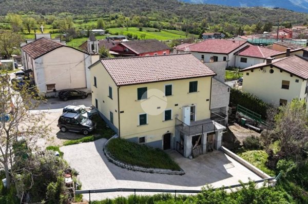 casa indipendente in vendita a L'Aquila in zona Centro Città