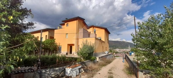 casa indipendente in vendita a L'Aquila in zona Coppito