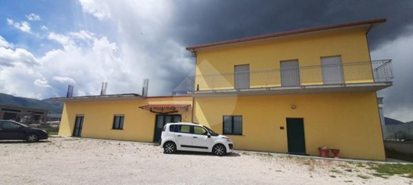 casa indipendente in vendita a L'Aquila in zona Sassa