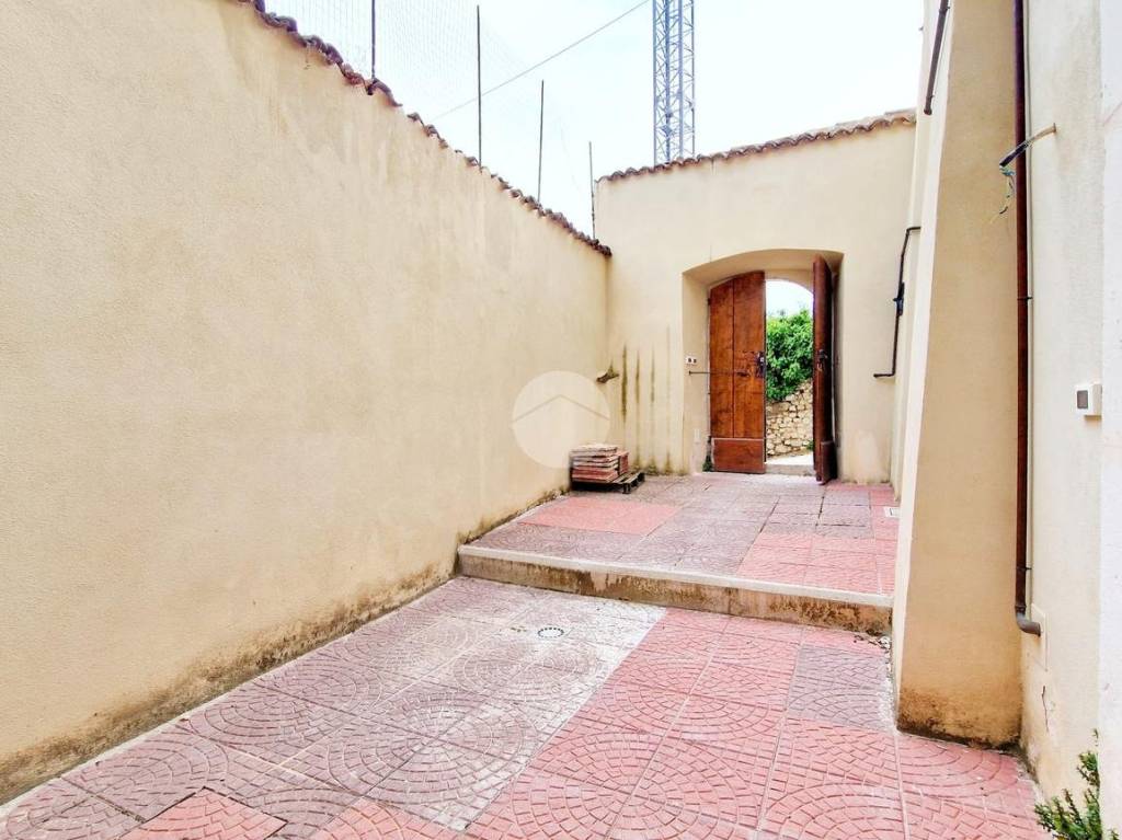 casa indipendente in vendita a L'Aquila in zona Centro Città