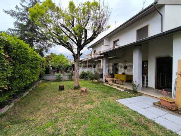 casa indipendente in vendita a L'Aquila in zona Pettino