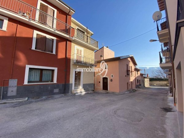 casa indipendente in vendita a L'Aquila in zona Paganica