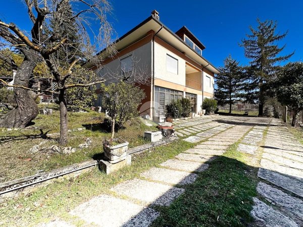 casa indipendente in vendita a L'Aquila in zona Torrione