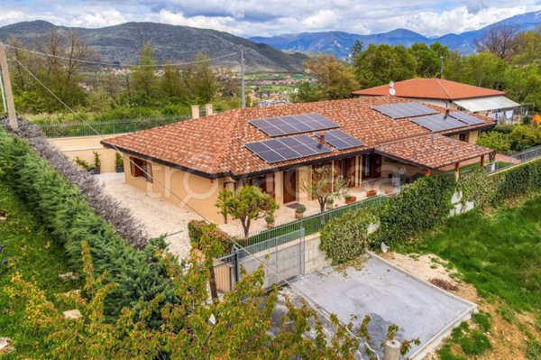 casa indipendente in vendita a L'Aquila in zona Genzano