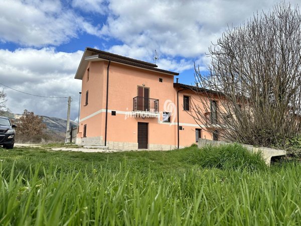 intera palazzina in vendita a L'Aquila
