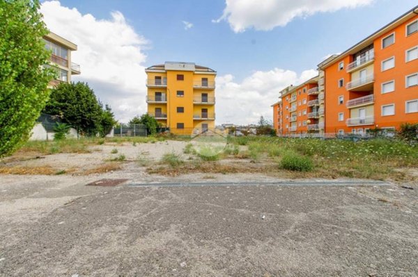 negozio in vendita a L'Aquila in zona Centro Città