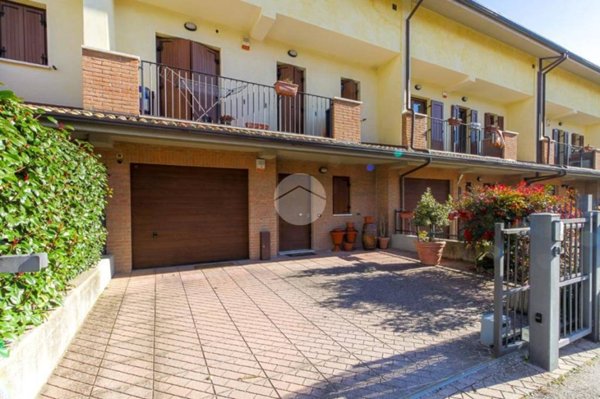 casa indipendente in vendita a L'Aquila in zona Sassa