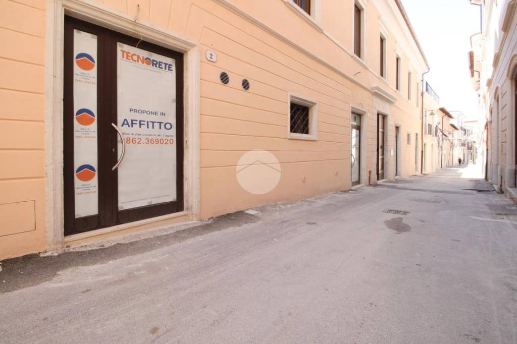 negozio in vendita a L'Aquila in zona Centro Città