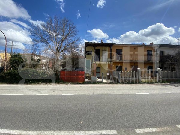 casa indipendente in vendita a L'Aquila in zona Palombaia di Sassa