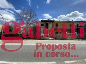 casa indipendente in vendita a L'Aquila in zona Genzano