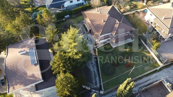 casa indipendente in vendita a L'Aquila in zona Pettino