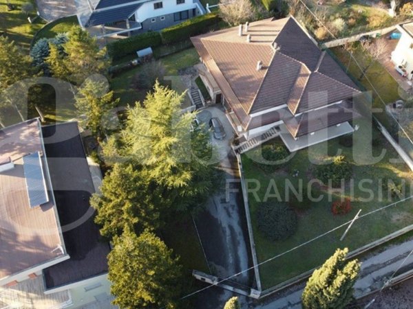 casa indipendente in vendita a L'Aquila in zona Pettino