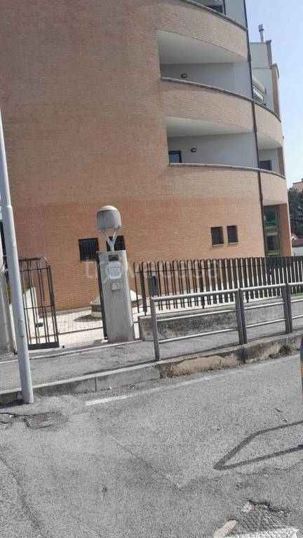 negozio in vendita a L'Aquila in zona Torrione