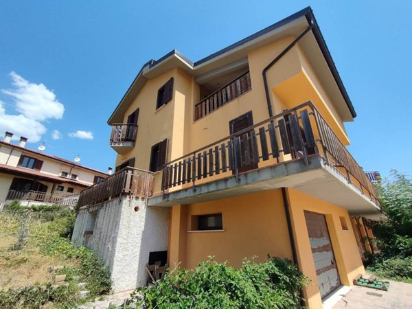 casa indipendente in vendita a L'Aquila in zona Monticchio/frazione Bagno