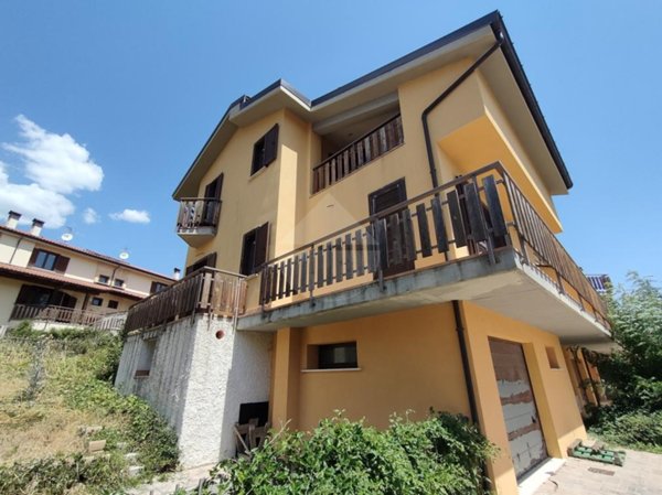 casa indipendente in vendita a L'Aquila in zona Monticchio/frazione Bagno