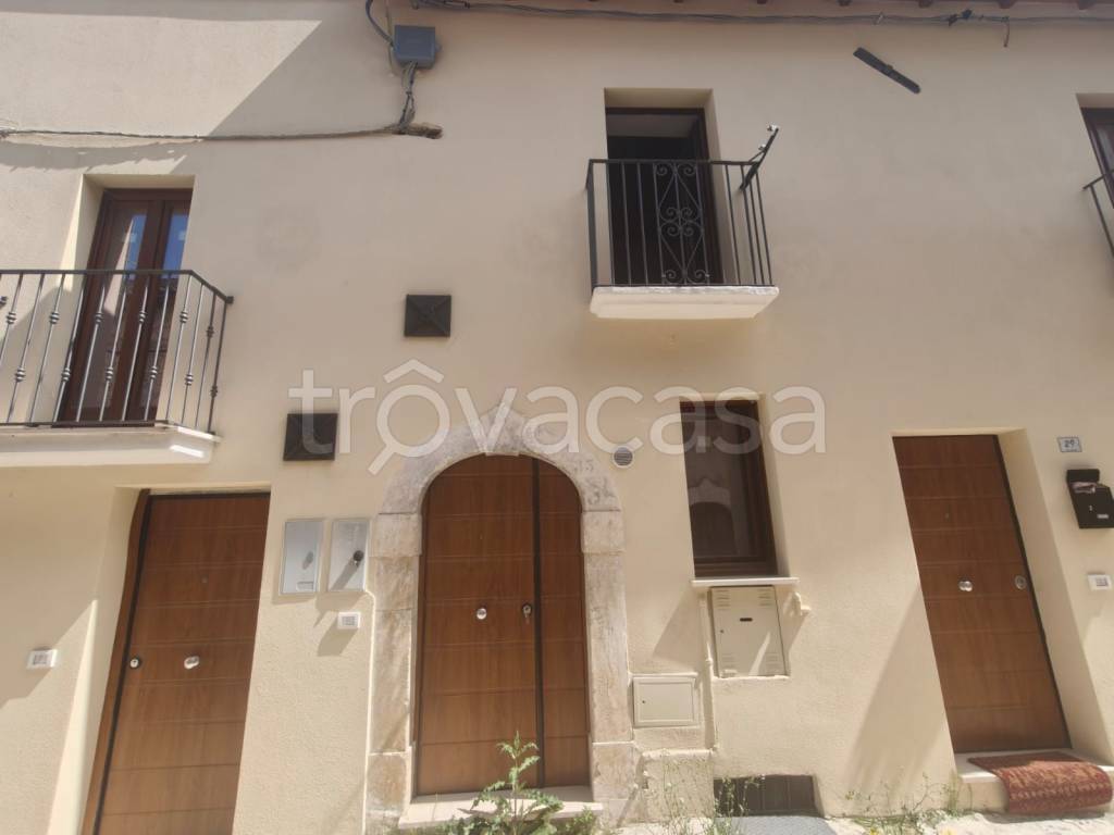 casa indipendente in vendita a L'Aquila in zona Pianola