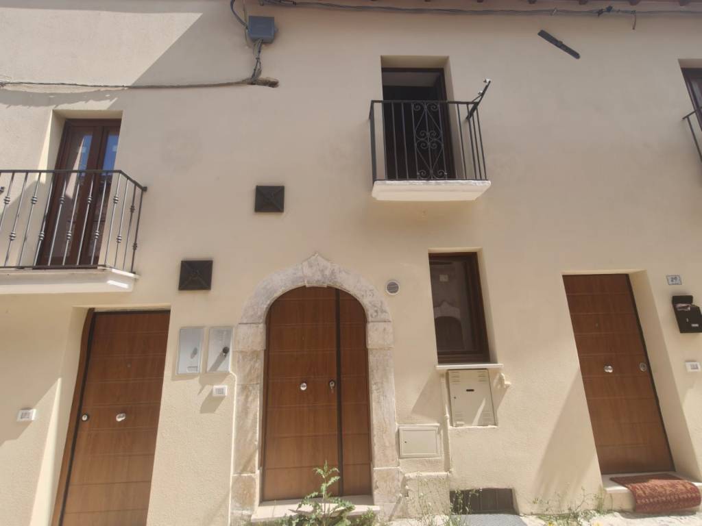 casa indipendente in vendita a L'Aquila in zona Pianola