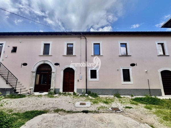 casa indipendente in vendita a L'Aquila in zona Sassa