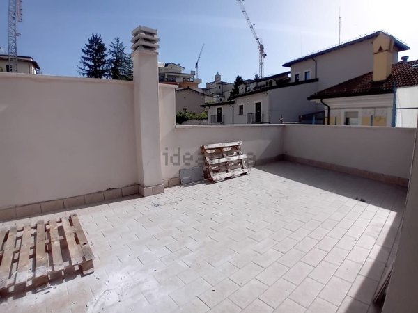 casa indipendente in vendita a L'Aquila in zona Centro Città