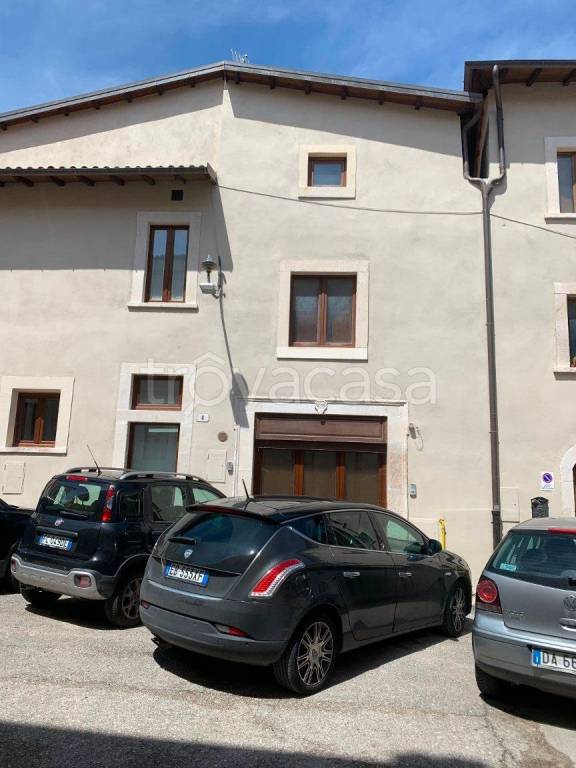 casa indipendente in vendita a L'Aquila in zona Centro Città