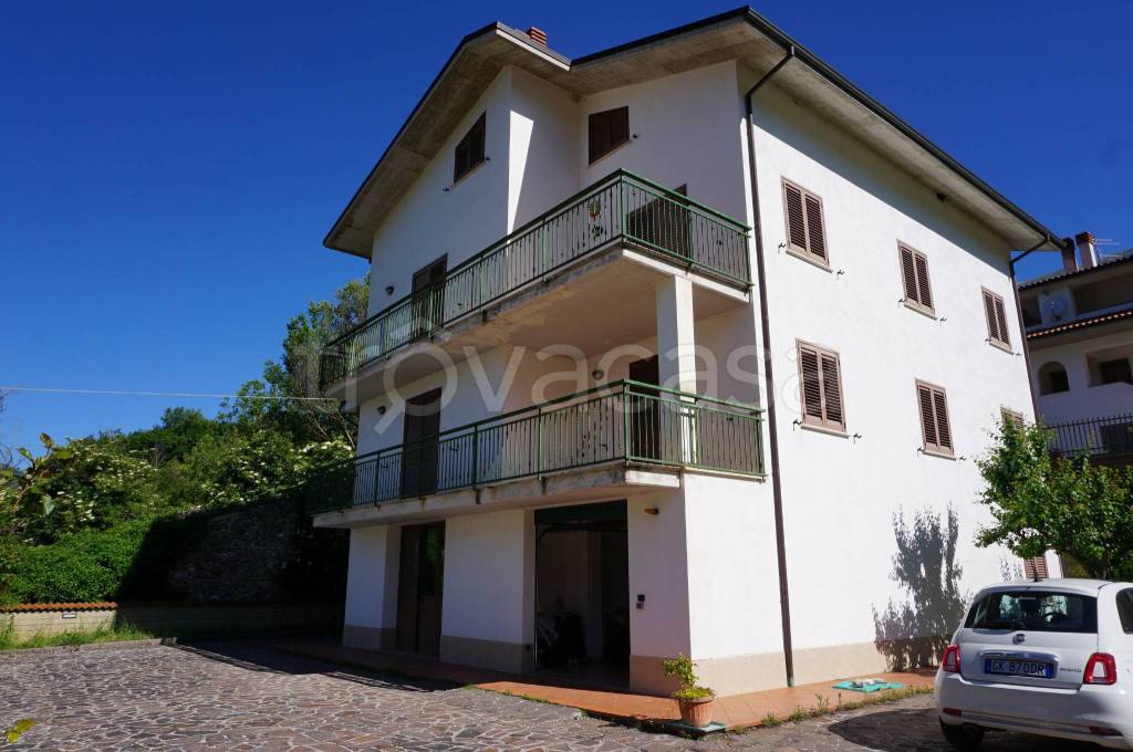 casa indipendente in vendita a L'Aquila in zona Assergi