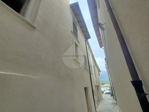 casa indipendente in vendita a L'Aquila in zona Monticchio/frazione Bagno