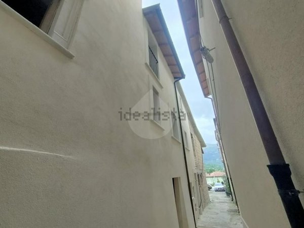 casa indipendente in vendita a L'Aquila in zona Monticchio/frazione Bagno