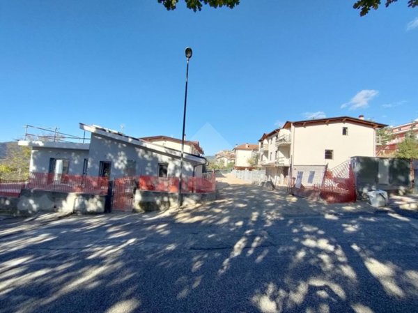 casa indipendente in vendita a L'Aquila in zona Paganica