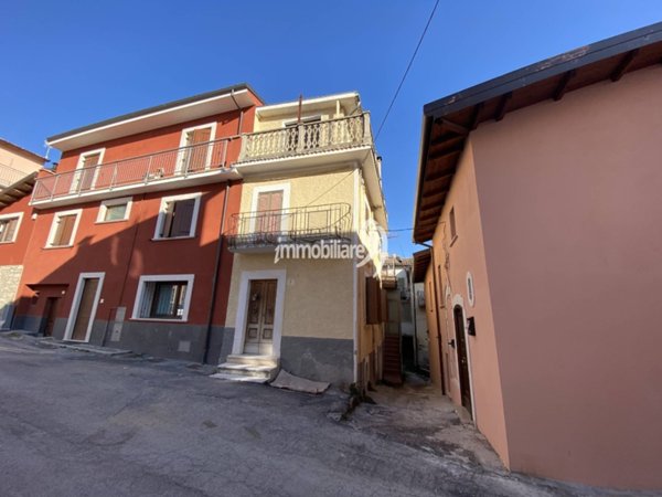 casa indipendente in vendita a L'Aquila in zona Paganica