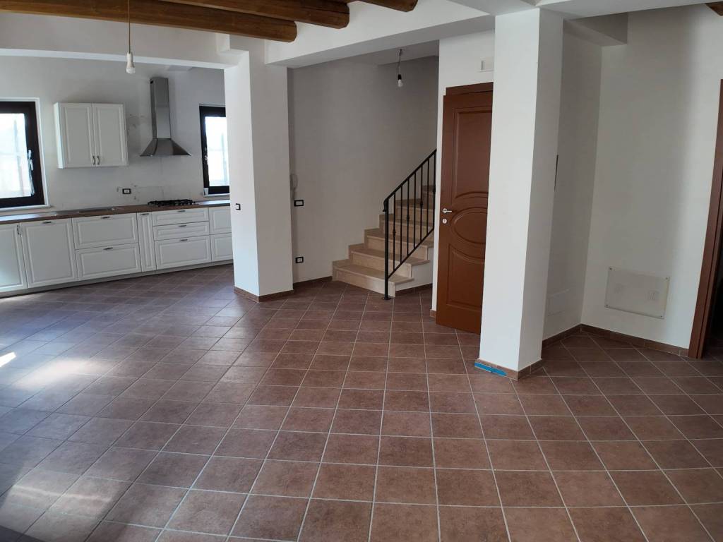 casa indipendente in vendita a L'Aquila in zona Monticchio/frazione Bagno