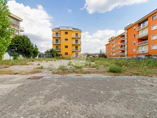negozio in vendita a L'Aquila in zona Pettino