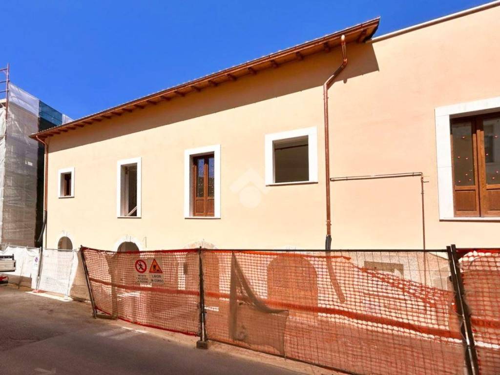 casa indipendente in vendita a L'Aquila in zona Centro Città