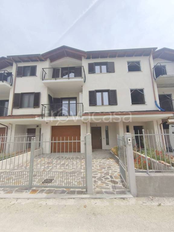 casa indipendente in vendita a L'Aquila in zona Paganica