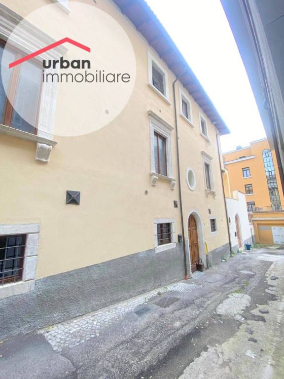 appartamento in vendita a L'Aquila in zona Centro Città