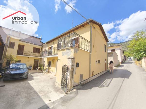 casa indipendente in vendita a L'Aquila in zona Pettino