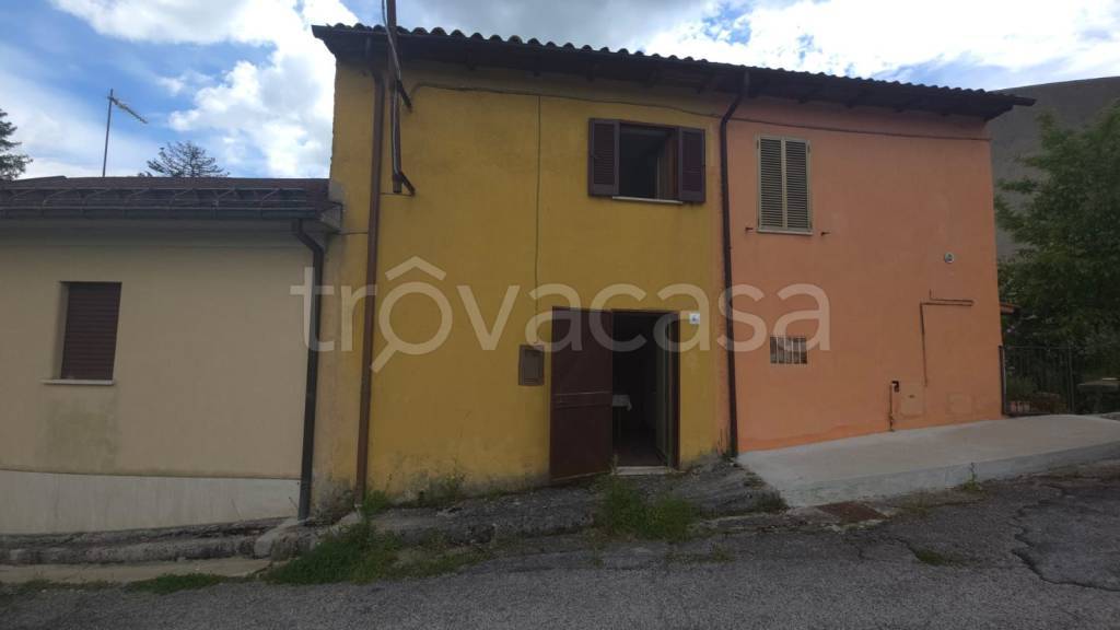 casa indipendente in vendita a L'Aquila in zona Preturo
