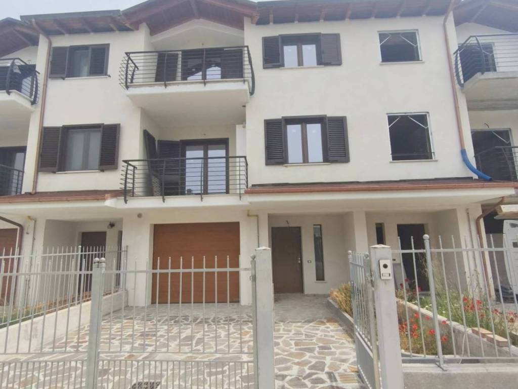 casa indipendente in vendita a L'Aquila in zona Paganica