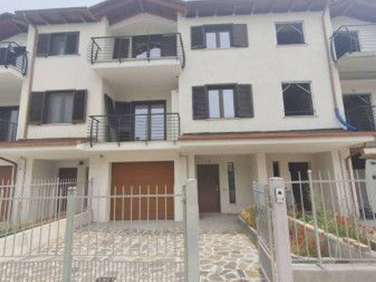casa indipendente in vendita a L'Aquila in zona Paganica