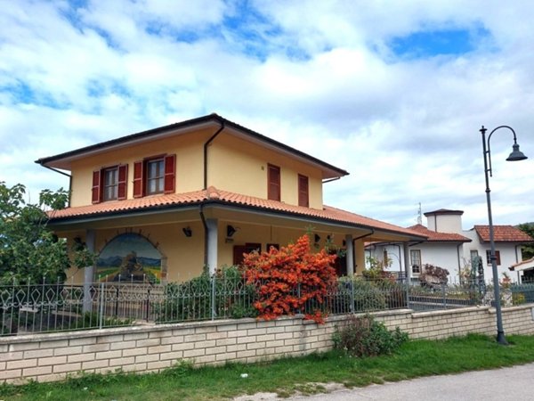 casa indipendente in vendita a L'Aquila